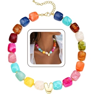 Turandoss Colorful Chunky Beaded Necklaces for Women – Summer Beach Jewelry | Colorful Initial A-Z Necklace, Large Square Acrylic Beaded Choker, Trendy Personalized Boho Vacation Jewelry Gifts for Women(Gold-V)