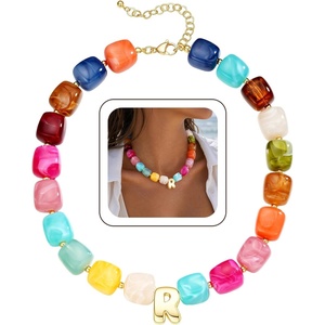 Turandoss Colorful Chunky Beaded Necklaces for Women – Summer Beach Jewelry | Colorful Initial A-Z Necklace, Large Square Acrylic Beaded Choker, Trendy Personalized Boho Vacation Jewelry Gifts for Women(Gold-R)